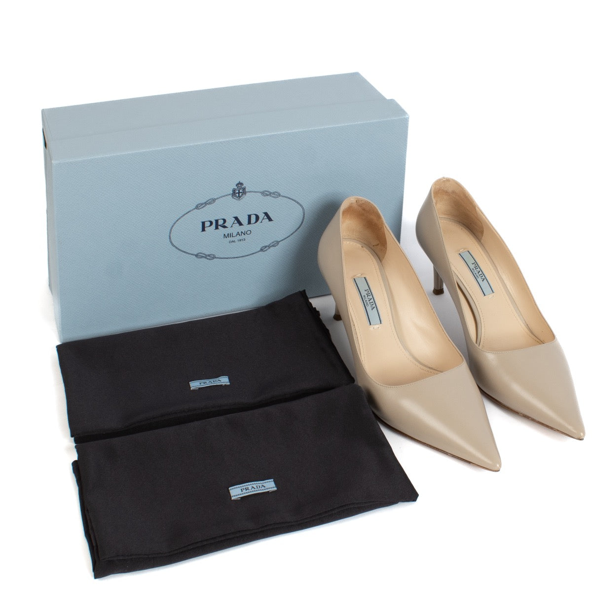 Shop safe online at Labellov in Antwerp, Brussels and Knokke this 100% authentic second hand Prada Beige Leather Pumps - Size 36