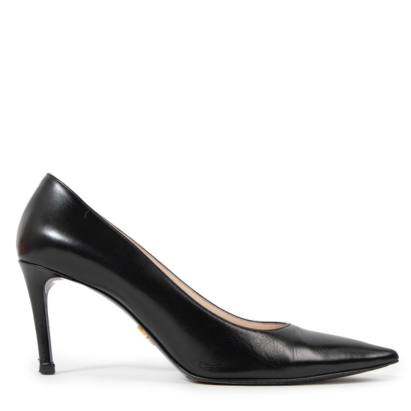 Shop 100% authentic second hand Prada Black Leather Pumps - Size 36,5 at Labellov.com