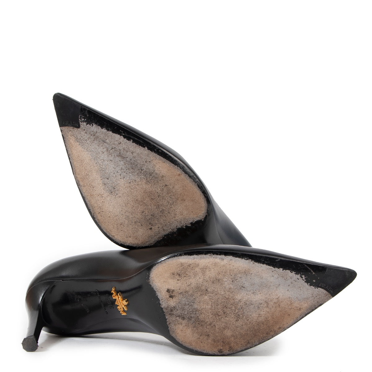 achetez une pair de Prada Pumps en bon état chez labellov.com