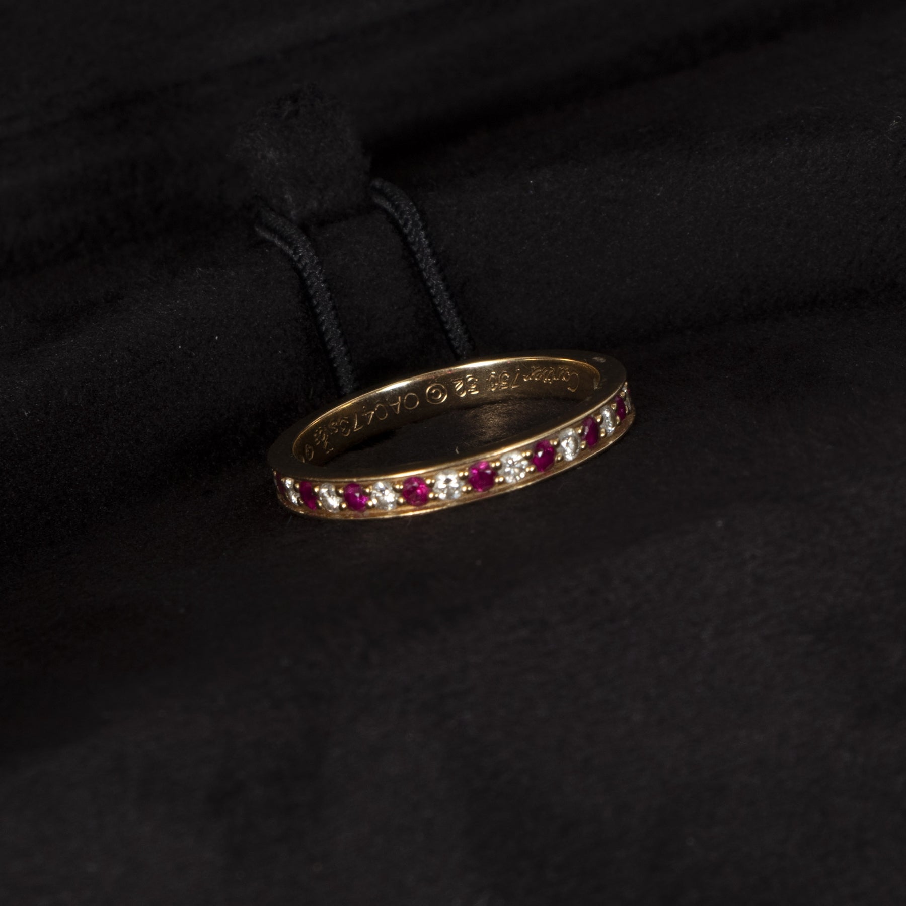 Authentieke Tweedehands Cartier Gold Half Eternity Diamond Ruby 18 Karat Ring juiste prijs veilig online shoppen luxe merken webshop winkelen Antwerpen België gouden ring 18 karaat