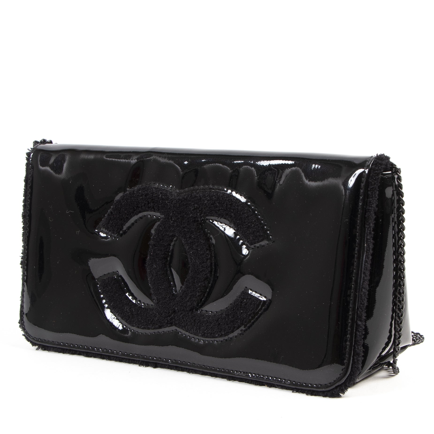 Buy safe and secure with worldwide shipping at Labellov