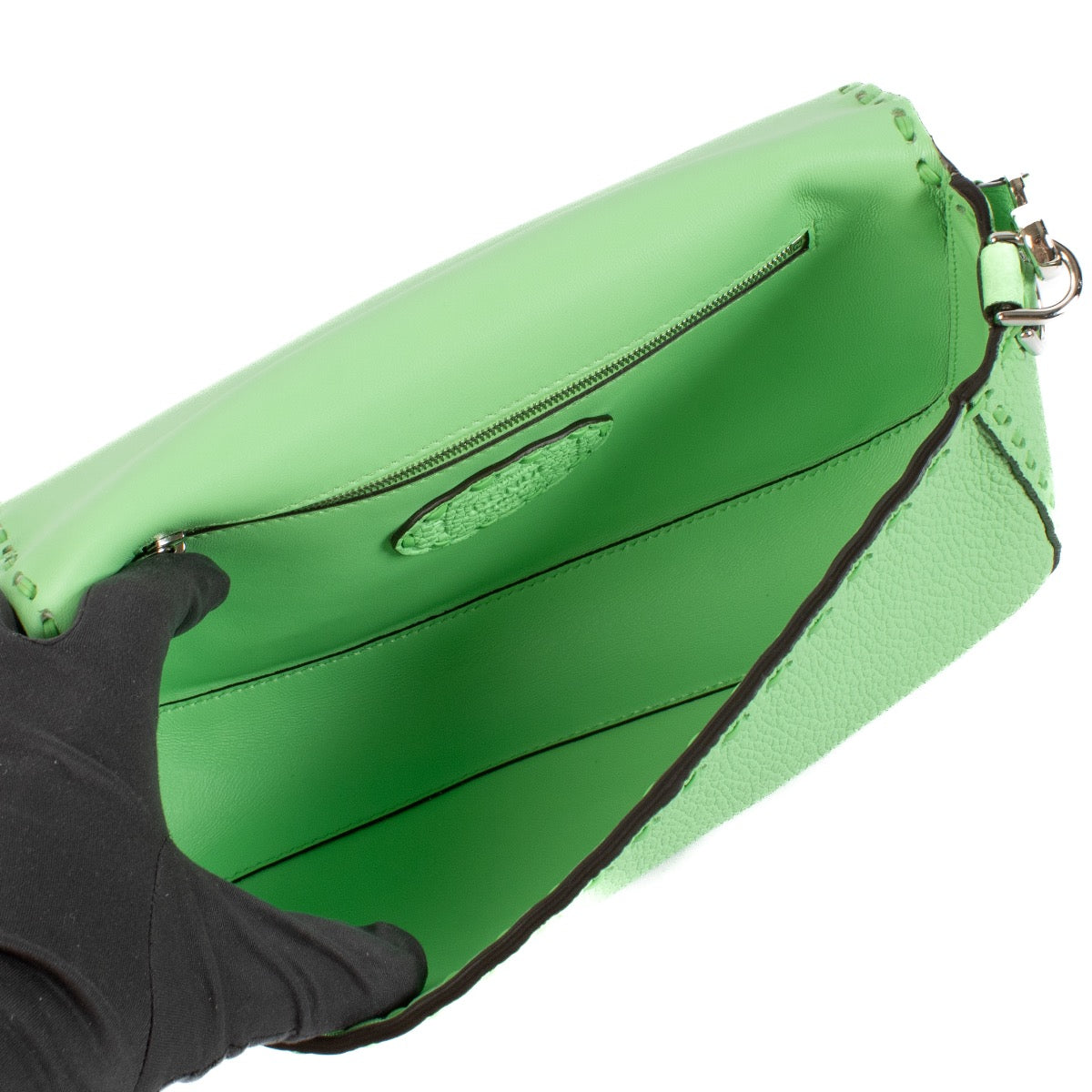 Shop safe online at Labellov in Antwerp, Brussels and Knokke this 100% authentic second hand Fendi Edamame Selleria Baguette Bag