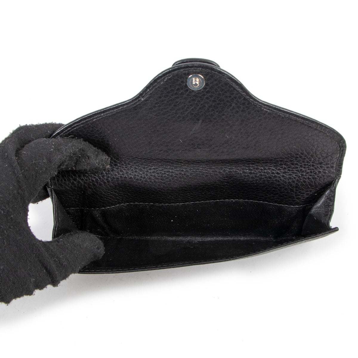 Buy online an authentic second hand Gucci Black Horsebit Wallet in preloved condition at Labellov in Antwerp.
