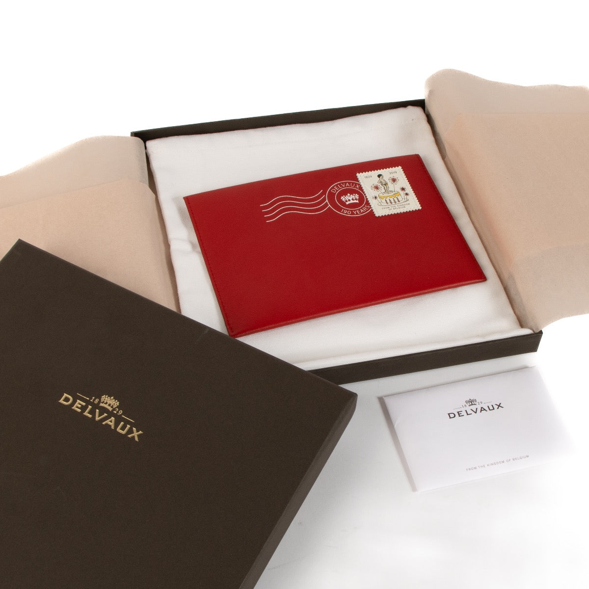Shop safe online at Labellov in Antwerp, Brussels and Knokke this 100% authentic second hand Delvaux Red Calf Souple Kiss M Pouch