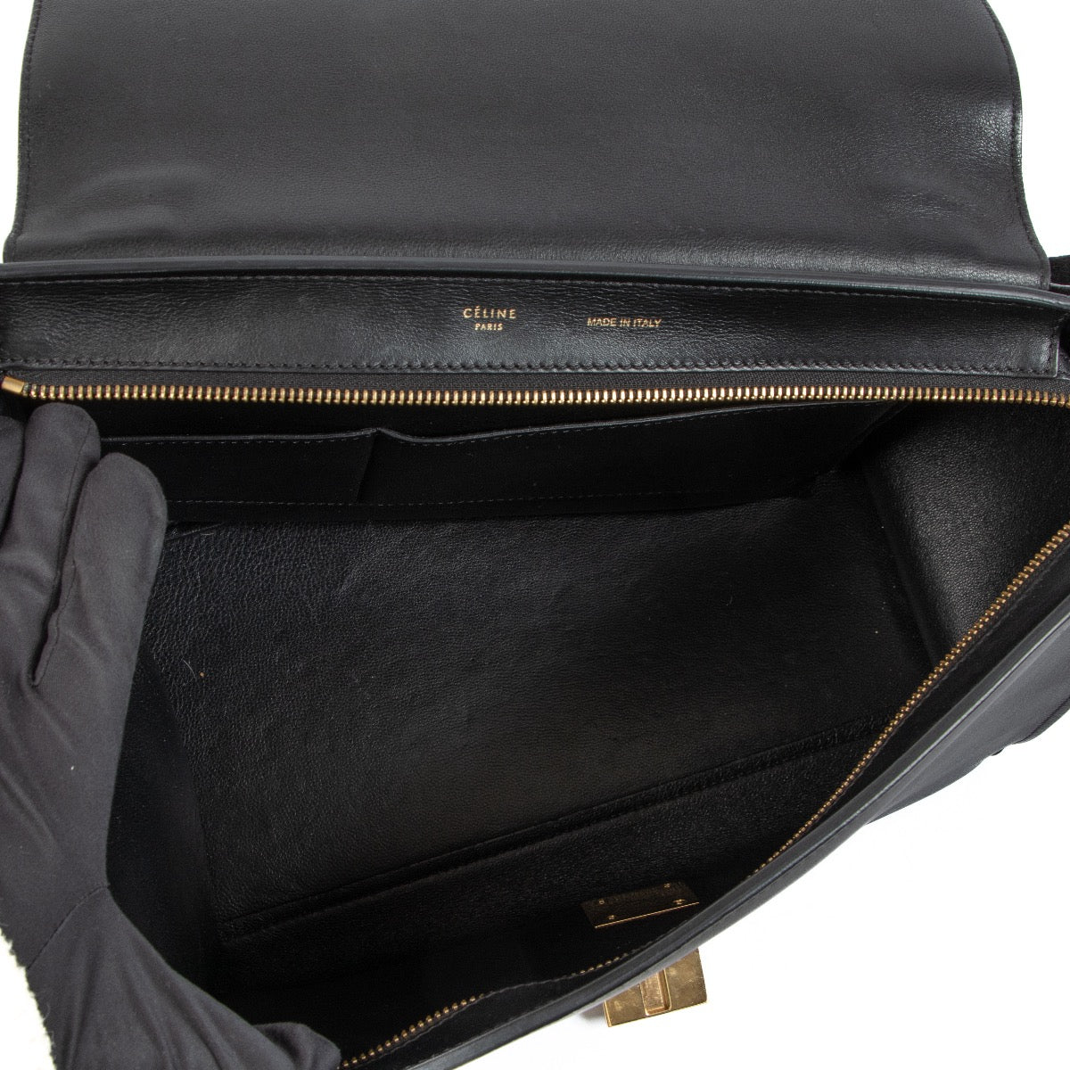 Shop safe online at Labellov in Antwerp, Brussels or Knokke this 100% authentic second hand Celine Black Crocodile-Embossed Medium Trapeze Bag