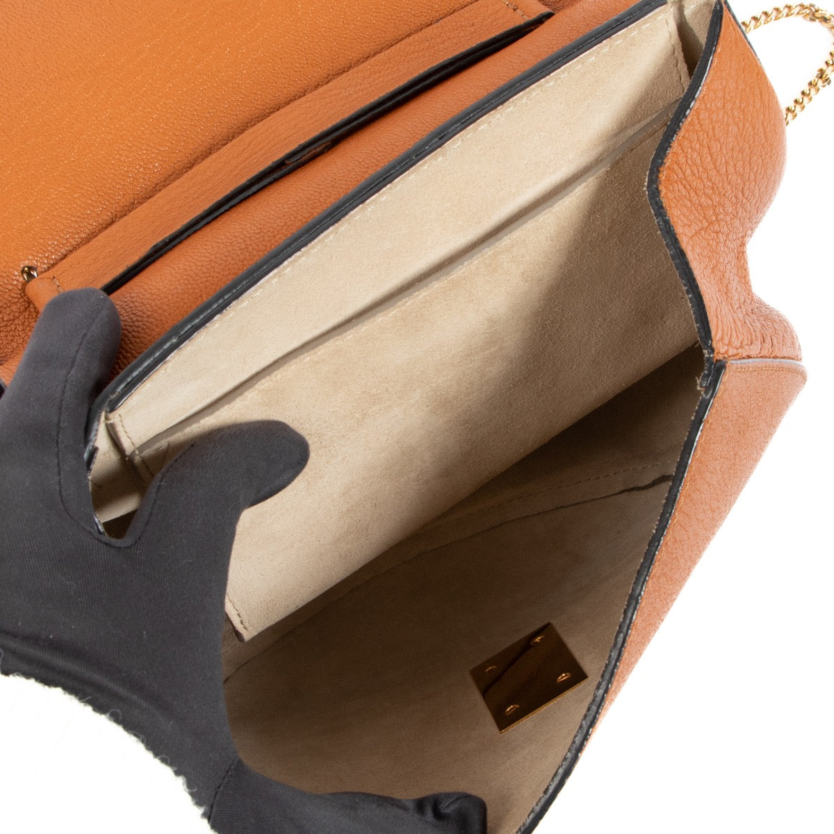 Shop safe online at Labellov in Antwerp, Brussels or Knokke this 100% authentic second hand Chloé Tan Calfskin Drew Bag