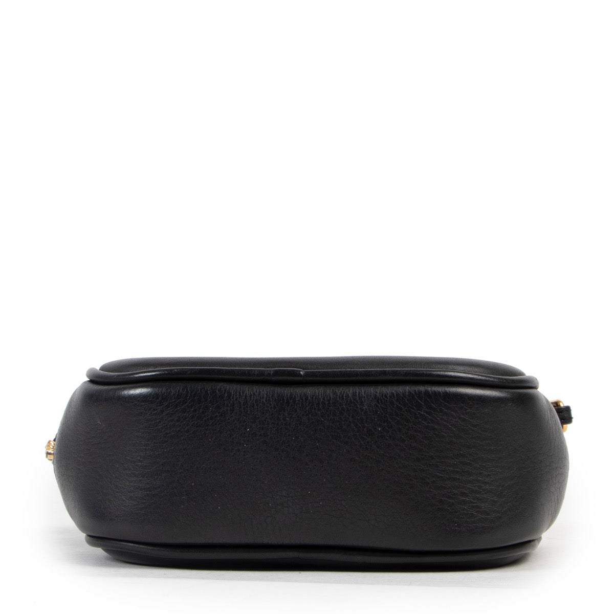 Shop safe online 100% authentic second hand Saint Laurent Black Lou Crossbody Bag in very good, excellent condition at the right price at Labellov in Antwerp.