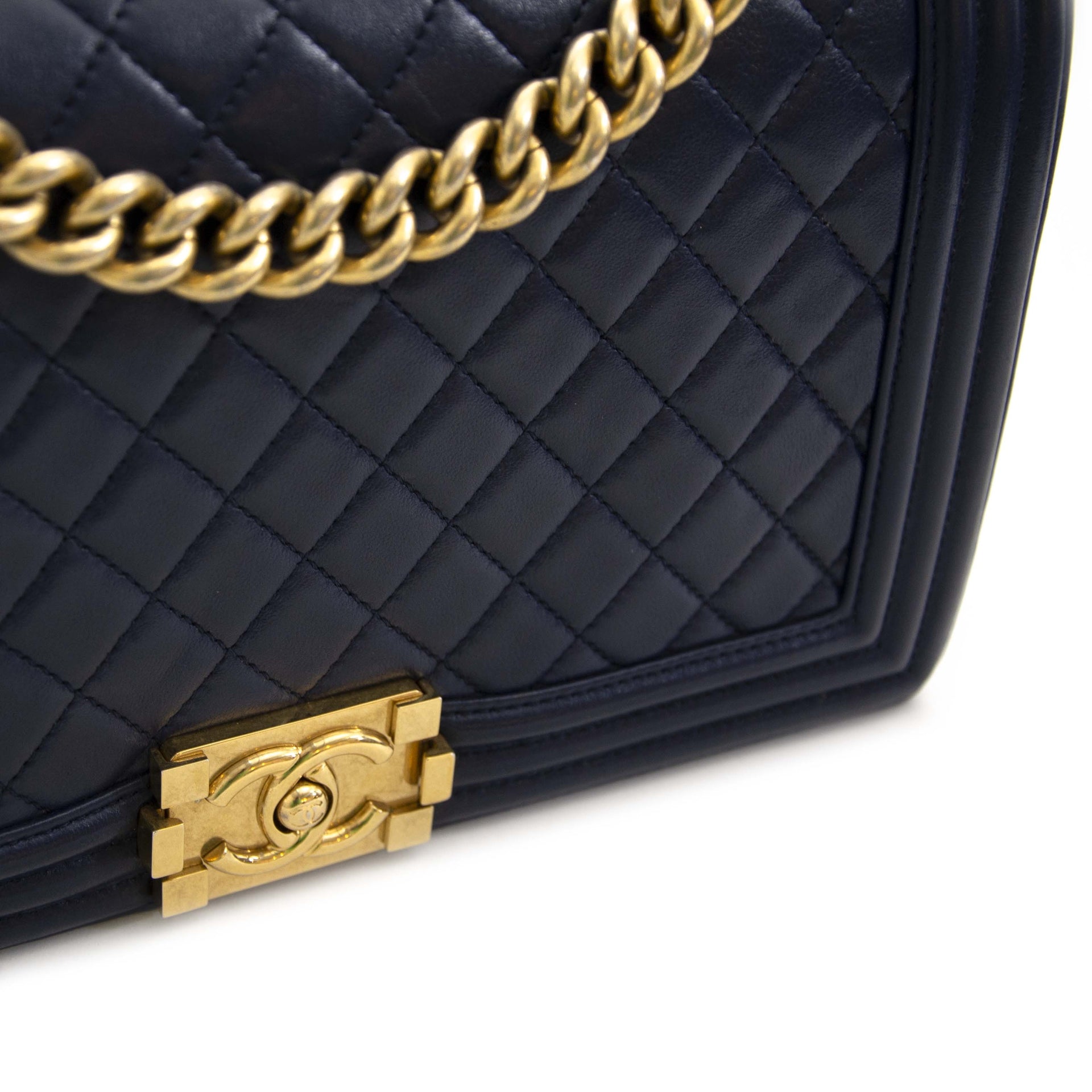 koop online tweedehands Chanel Blue New Medium Boy Bag