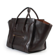 Sell or buy your designer items such as this Céline Luggage Phantom Brown Leather Bagle in good preloved condition. Buy or sell Céline items for a fair price online or in store at Labellov