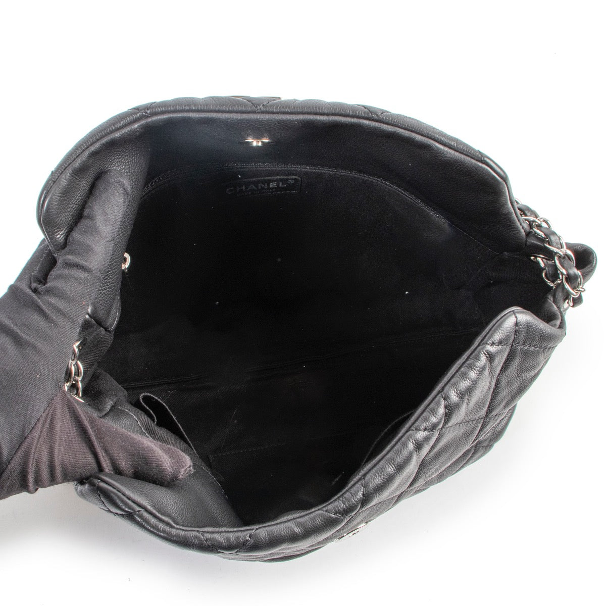 Buy this Chanel Black Shoulder Bag for a reasonable price in good condition online or in store at Labellov Antwerp