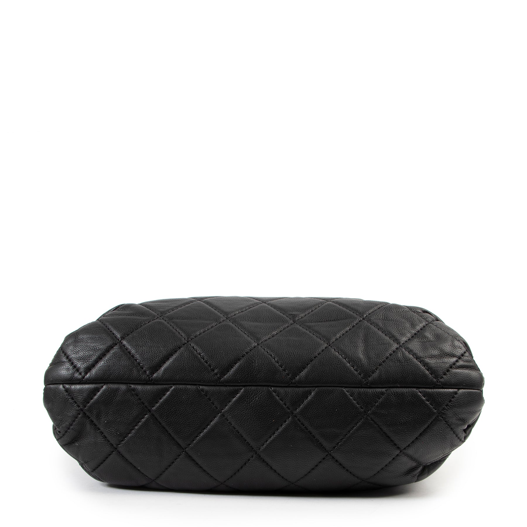 Buy this Chanel Black Shoulder Bag for a reasonable price in good condition online or in store at Labellov Antwerp