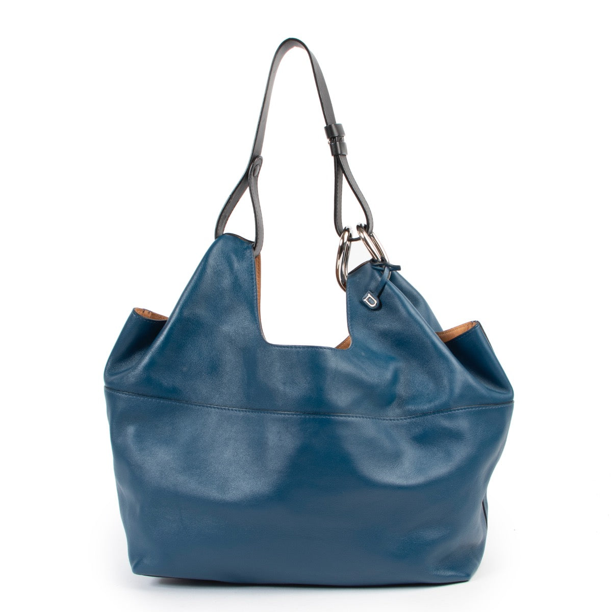 Buy this Delvaux Givry With Me Blue Bag in good condition only at Labellov for a reasonable price. Buy and sell your authentic designer items from different brands at Labellov online or in store.