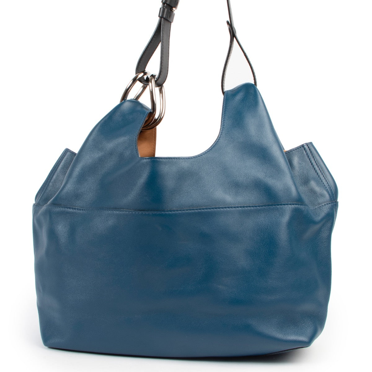 Buy this Delvaux Givry With Me Blue Bag in good condition only at Labellov for a reasonable price. Buy and sell your authentic designer items from different brands at Labellov online or in store.