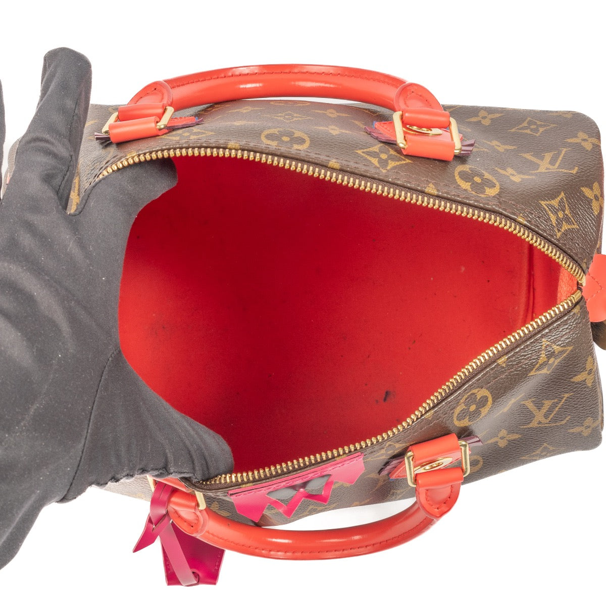 Shop safe online at Labellov in Antwerp, Brussels and Knokke this 100% authentic second hand Louis Vuitton Monogram Limited Edition Totem Speedy 30