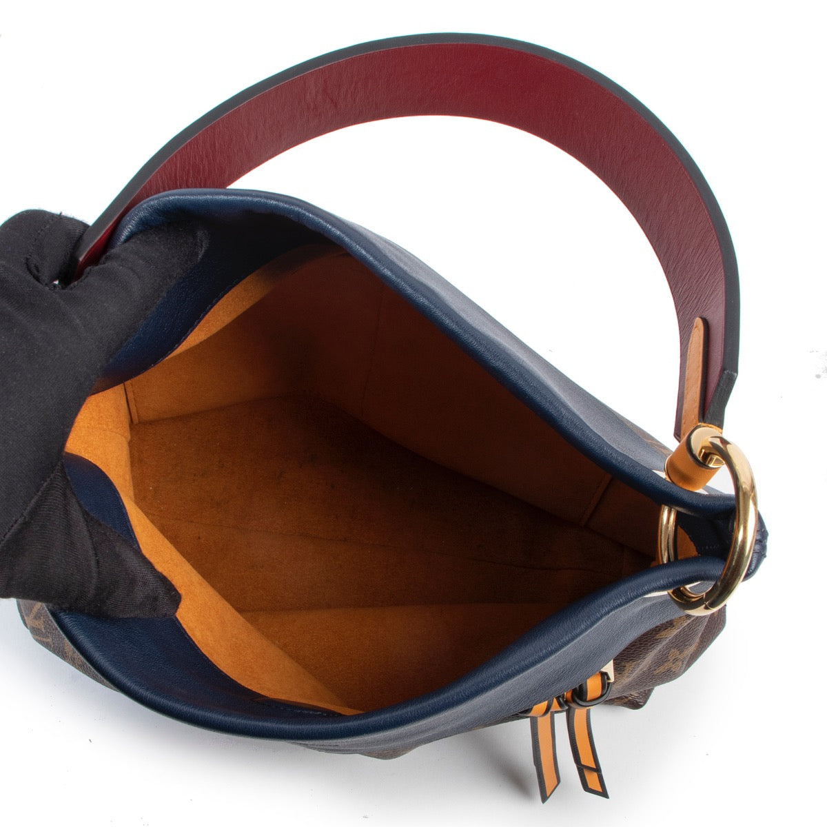 Buy this Louis Vuitton Tuileries Besace Marine Burgundy at Labellov for a reasonable price.