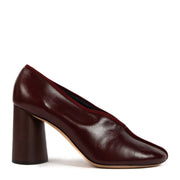 Shop safe online at Labellov in Antwerp, Brussels and Knokke this 100Celine Burgundy Leather Elliptic Pumps - size 38,5