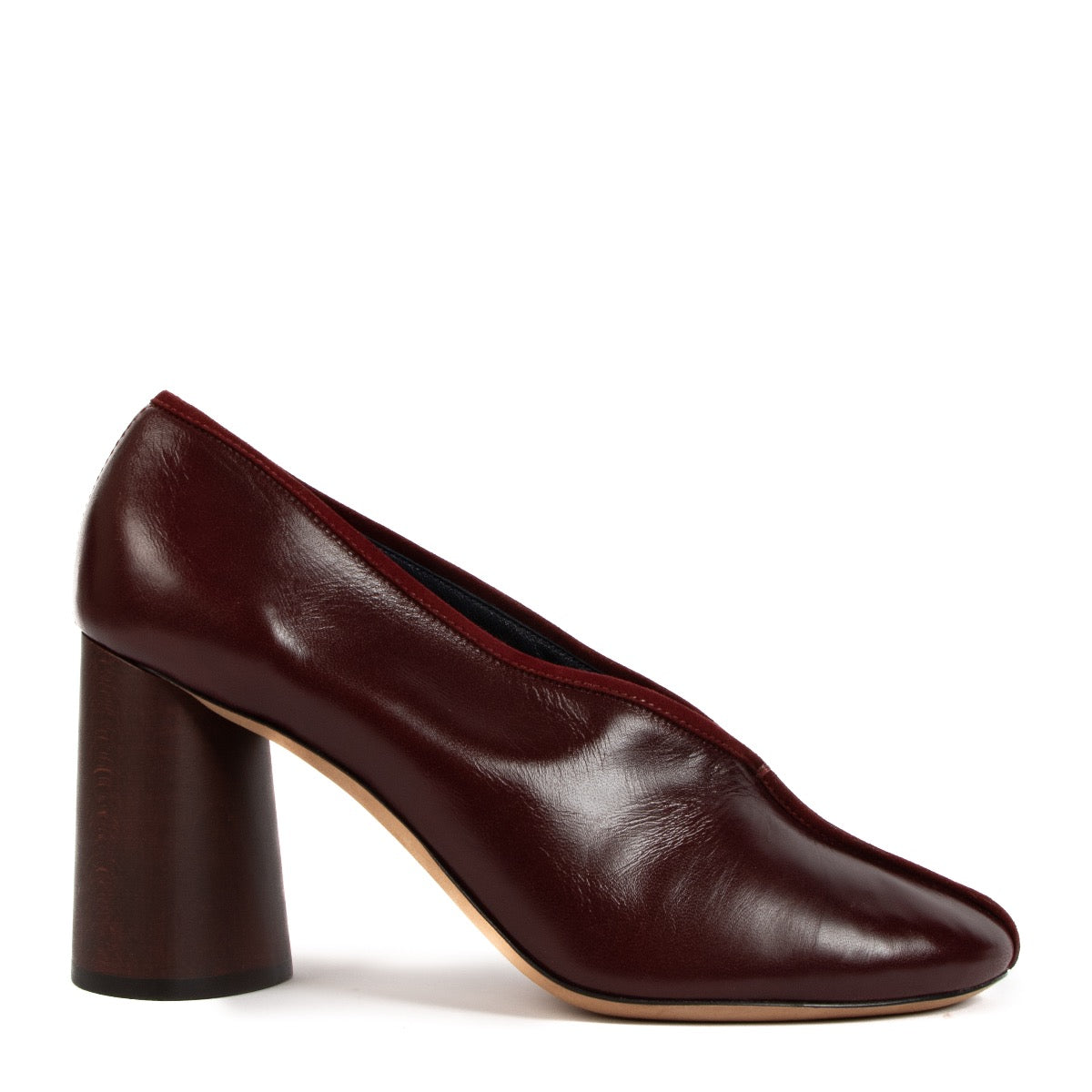 Shop safe online at Labellov in Antwerp, Brussels and Knokke this 100Celine Burgundy Leather Elliptic Pumps - size 38,5