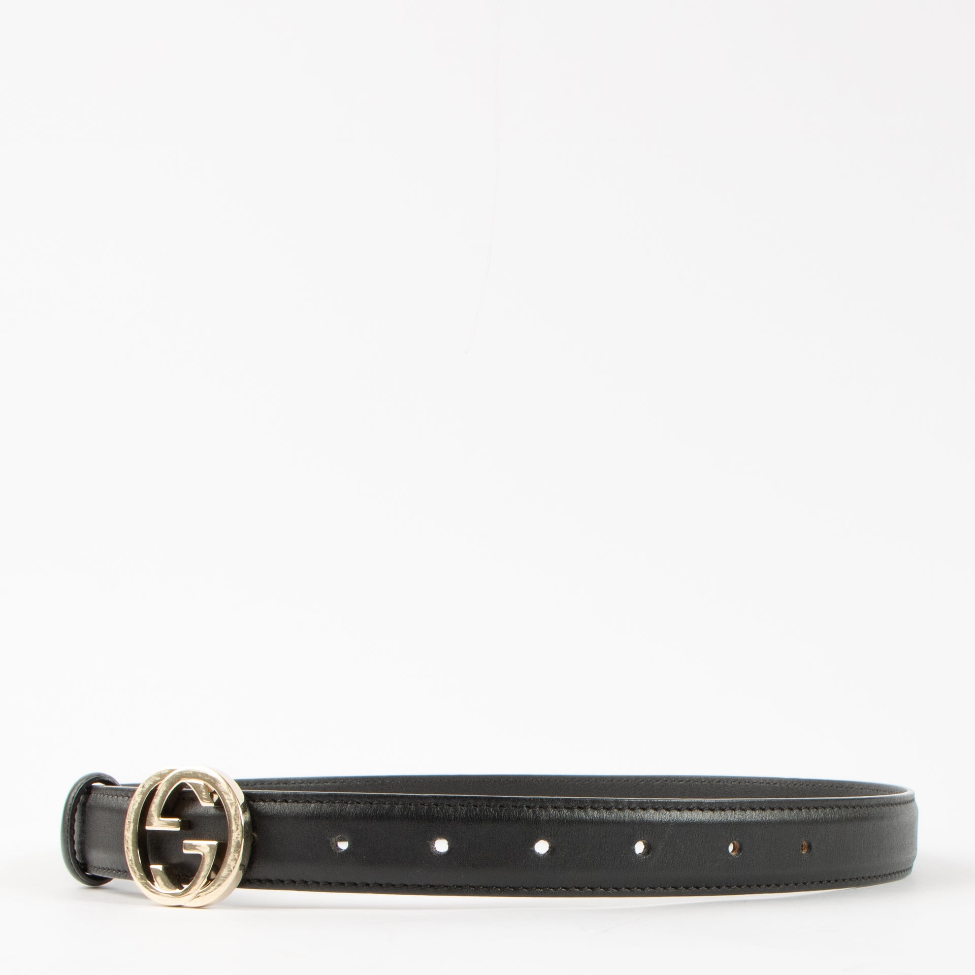 Shop the 100% authentic Gucci Black Interlocking G Slim Belt second hand on Labellov.com!
