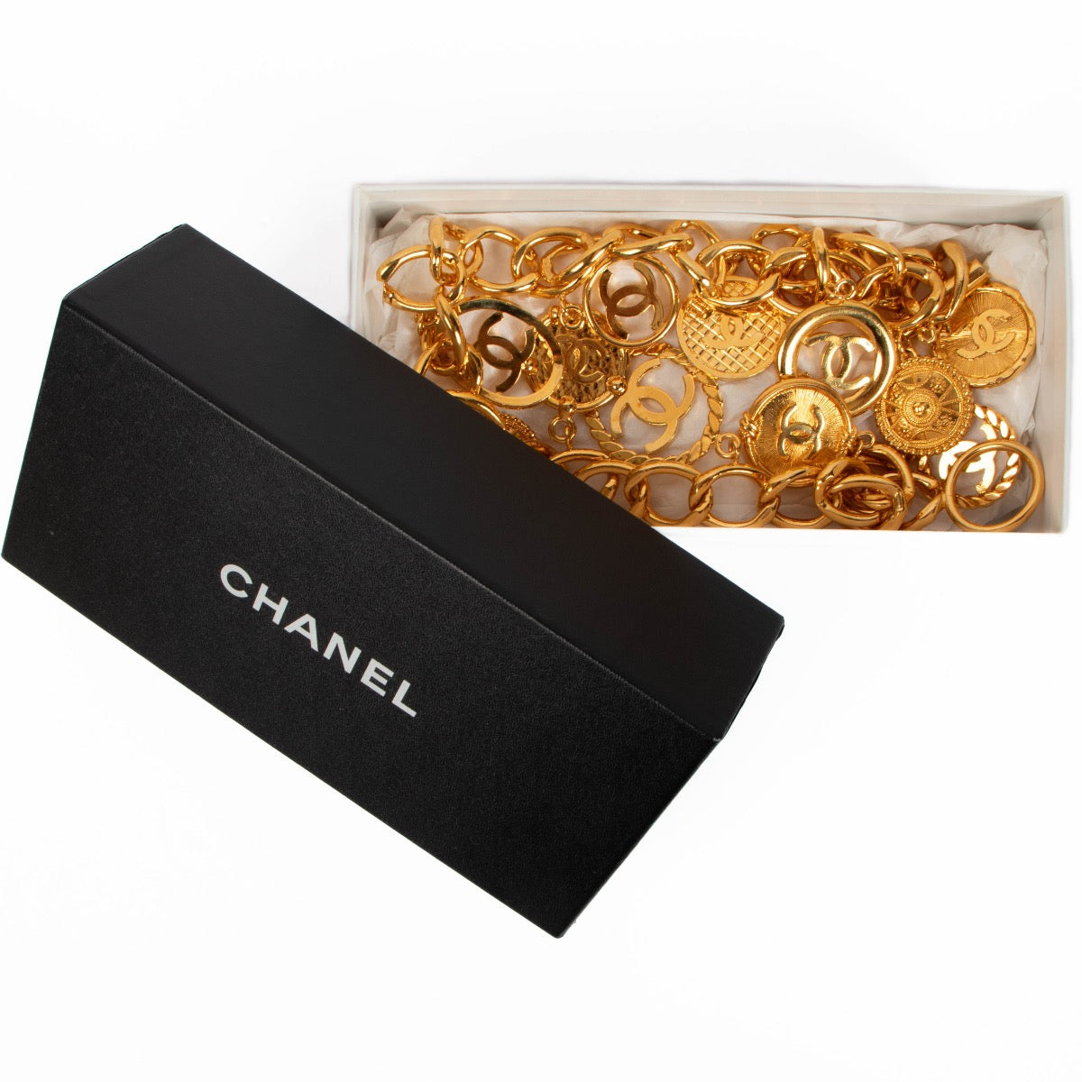Shop 100% authentic second-hand Chanel 93P Gold Charm Belt on Labellov.com