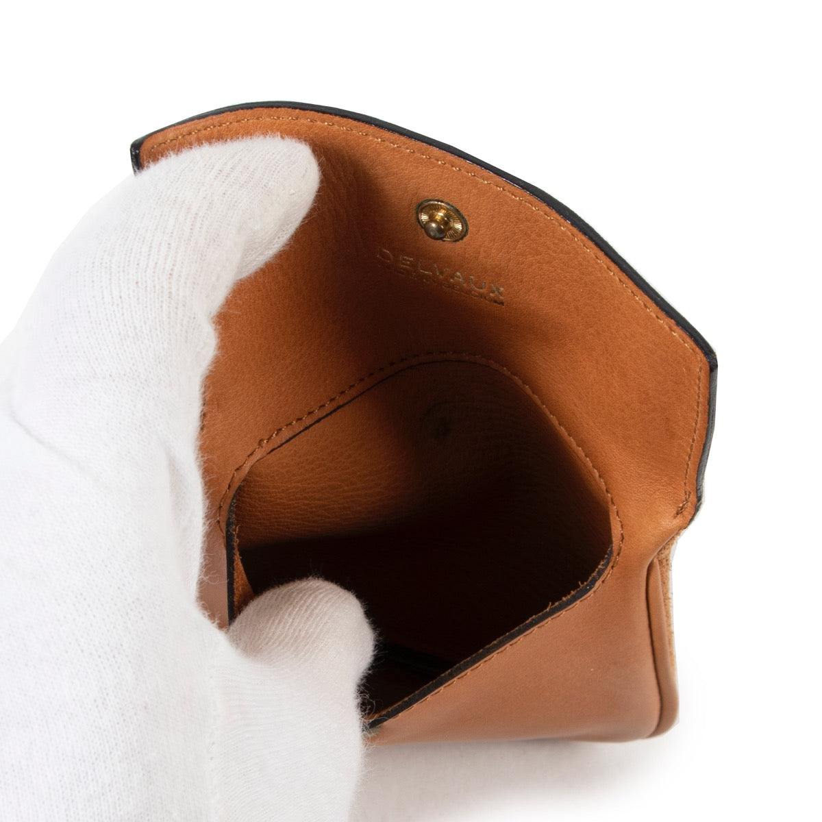 Achetez en ligne en toute sécurité ce portefeuille cognac Delvaux chez labellov.com.