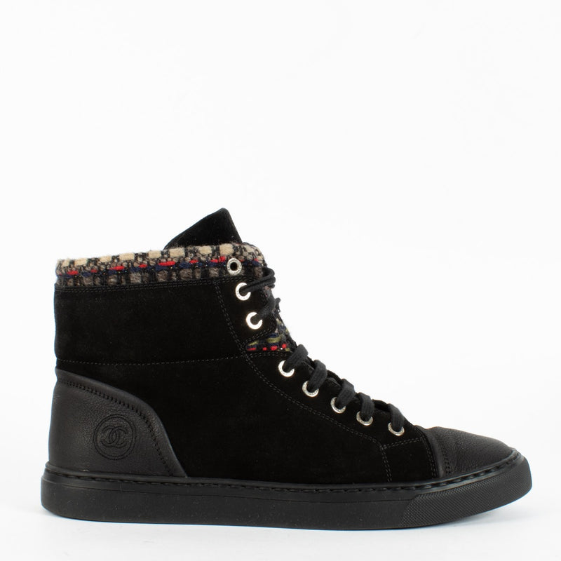 Authentic Second Hand Chanel Grey Sneakers Size 37 on Labellov.com