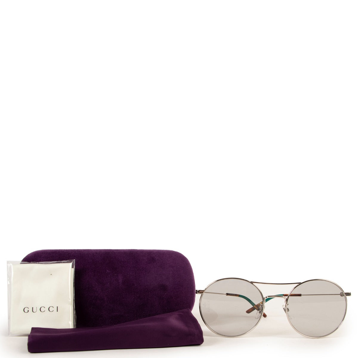 Complete your summer look with Gucci GG0680S pre-loved designer sunglasses, now on Labellov.