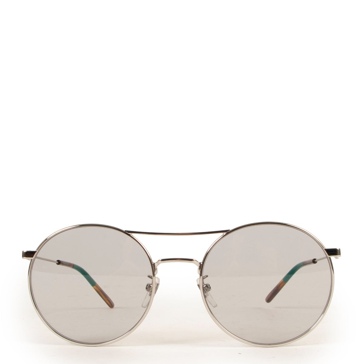 Complete your summer look with Gucci GG0680S pre-loved designer sunglasses, now on Labellov.