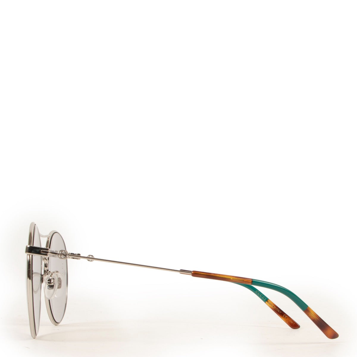 Complete your summer look with Gucci's pre-loved designer sunglasses, now on Labellov.