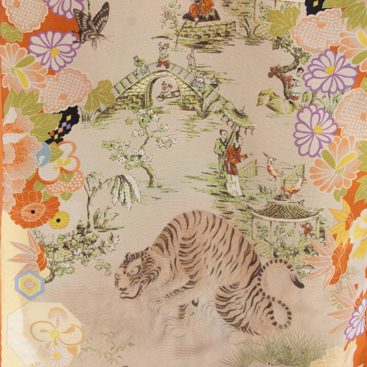 Buy real authentic Gucci Chinese Garden Silk Scarf safe online at Labellov.com or in Brussels, Knokke and Antwerp