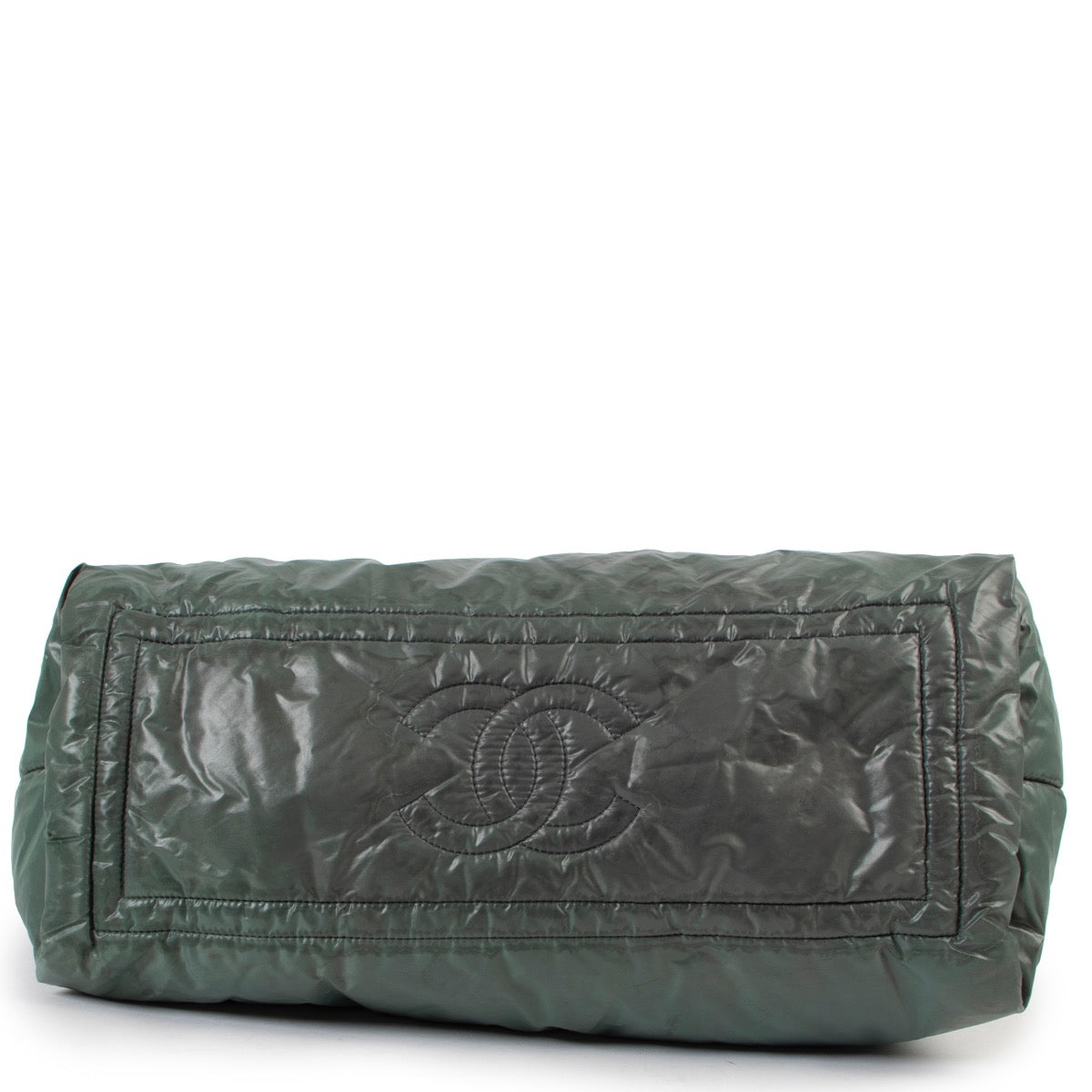 Shop safe online at Labellov in Antwerp this 100% authentic second hand Chanel Green Quilted Cocoon Shoulder Bag
