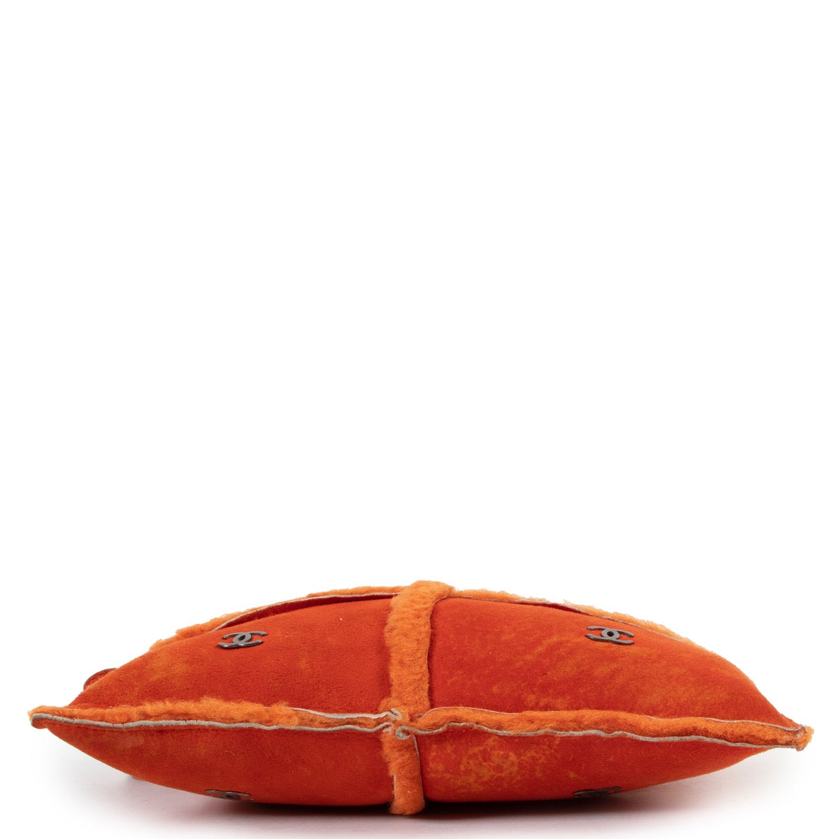 Shop safe online at Labellov in Antwerp this 100% authentic second hand Chanel Orange Wool and Suede Clutch