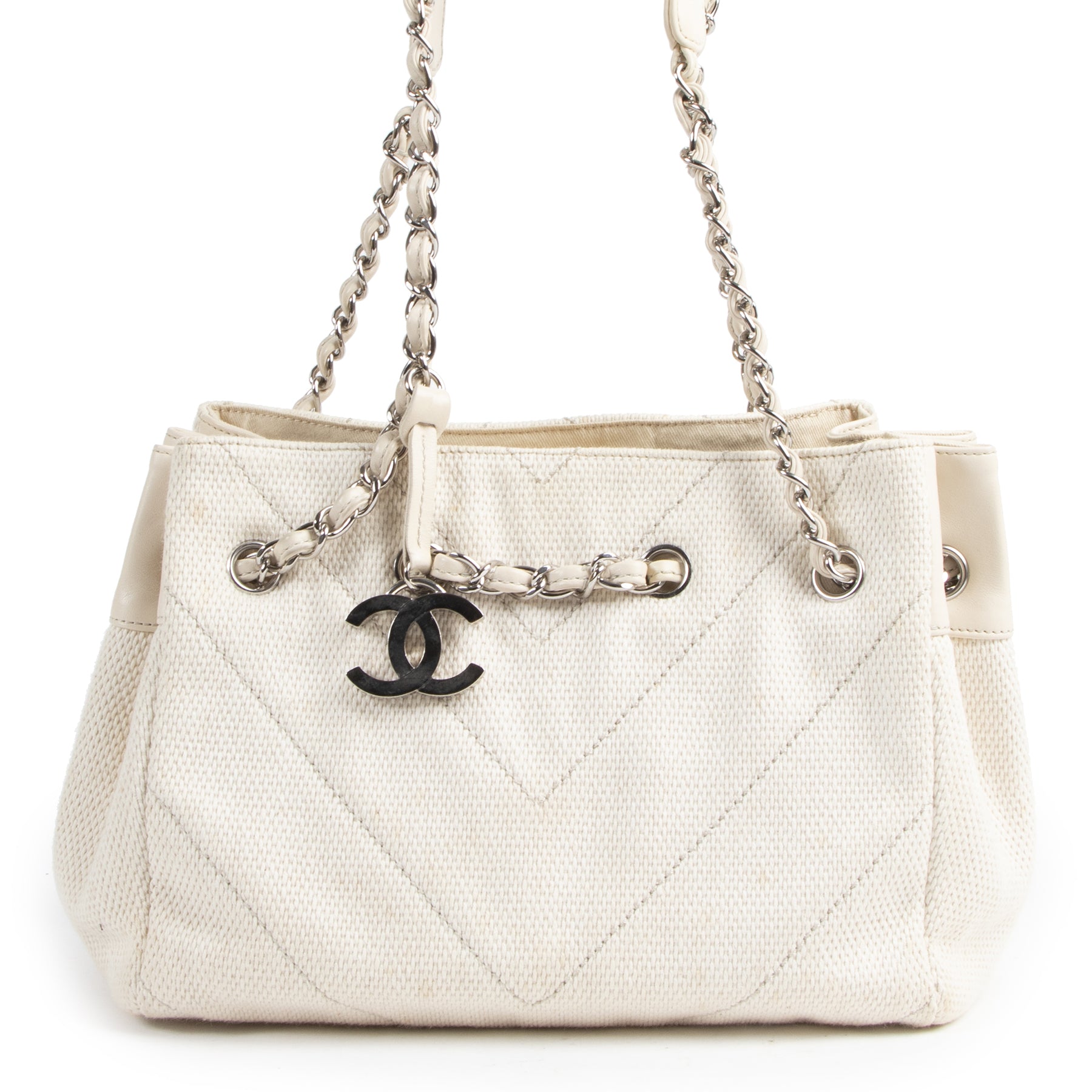 Authentieke tweedehands Chanel handtas juiste prijs veilig online winkelen LabelLOV webshop luxe merken Antwerpen België mode fashion