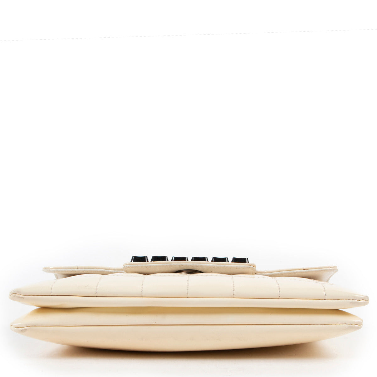 Sac Chanel Flap en Cuir Verni Crème avec Clavier