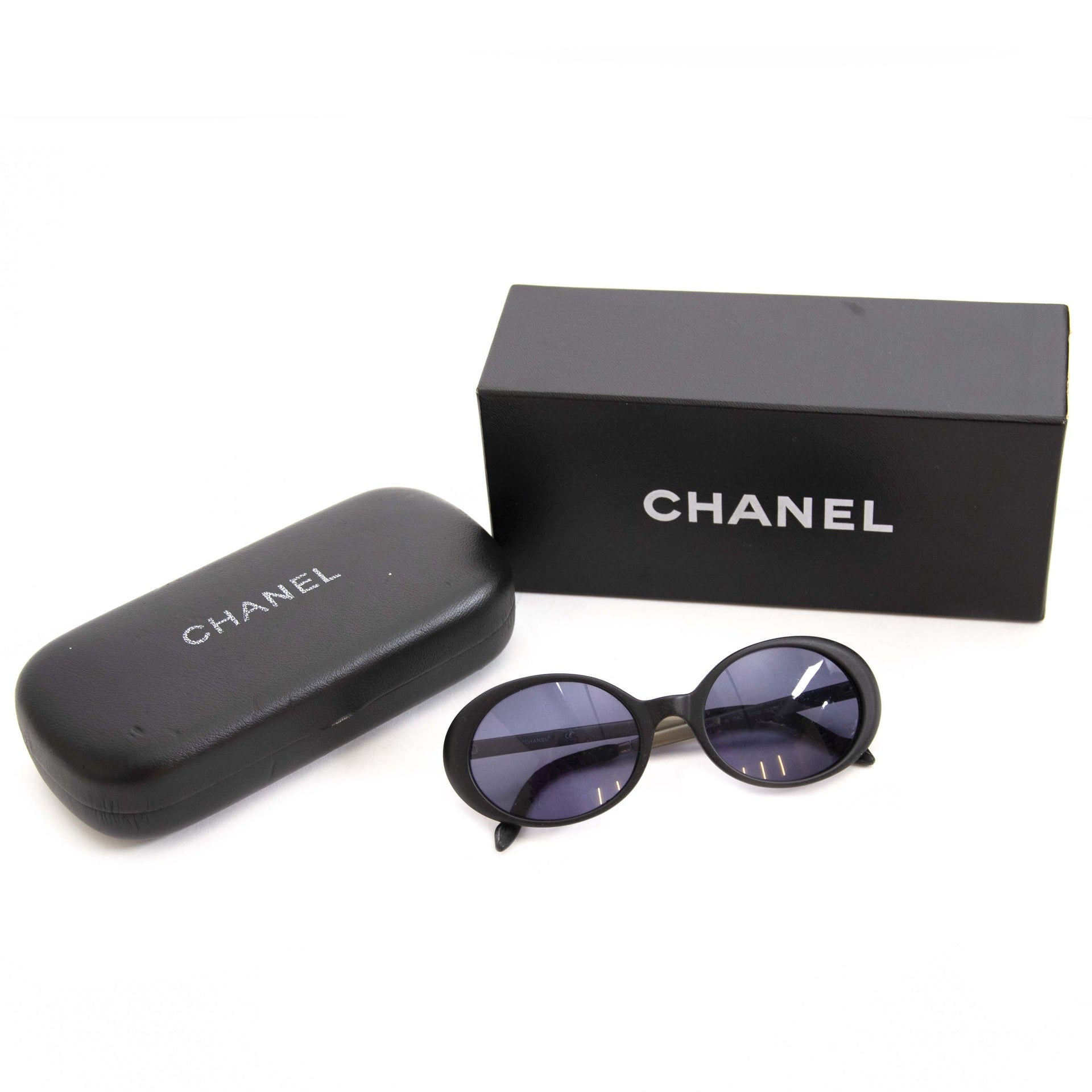 Buy authentic second hand vintage Chanel Oval Sunglasses Black at online webshop LabelLOV