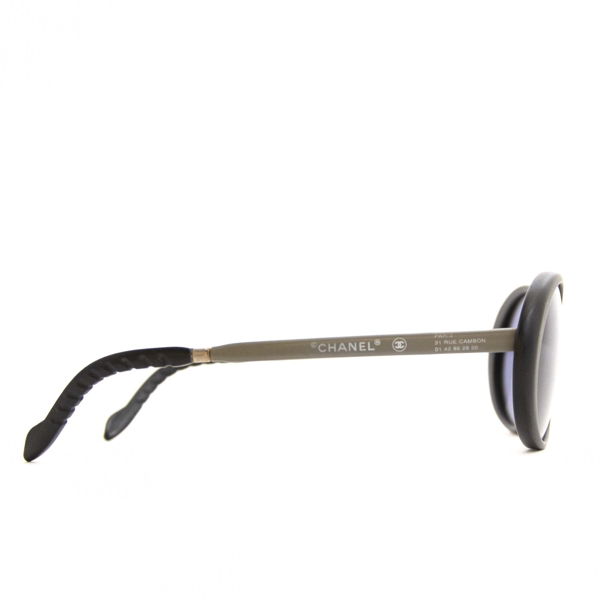 Buy authentic second hand vintage Chanel Oval Sunglasses Black at online webshop LabelLOV