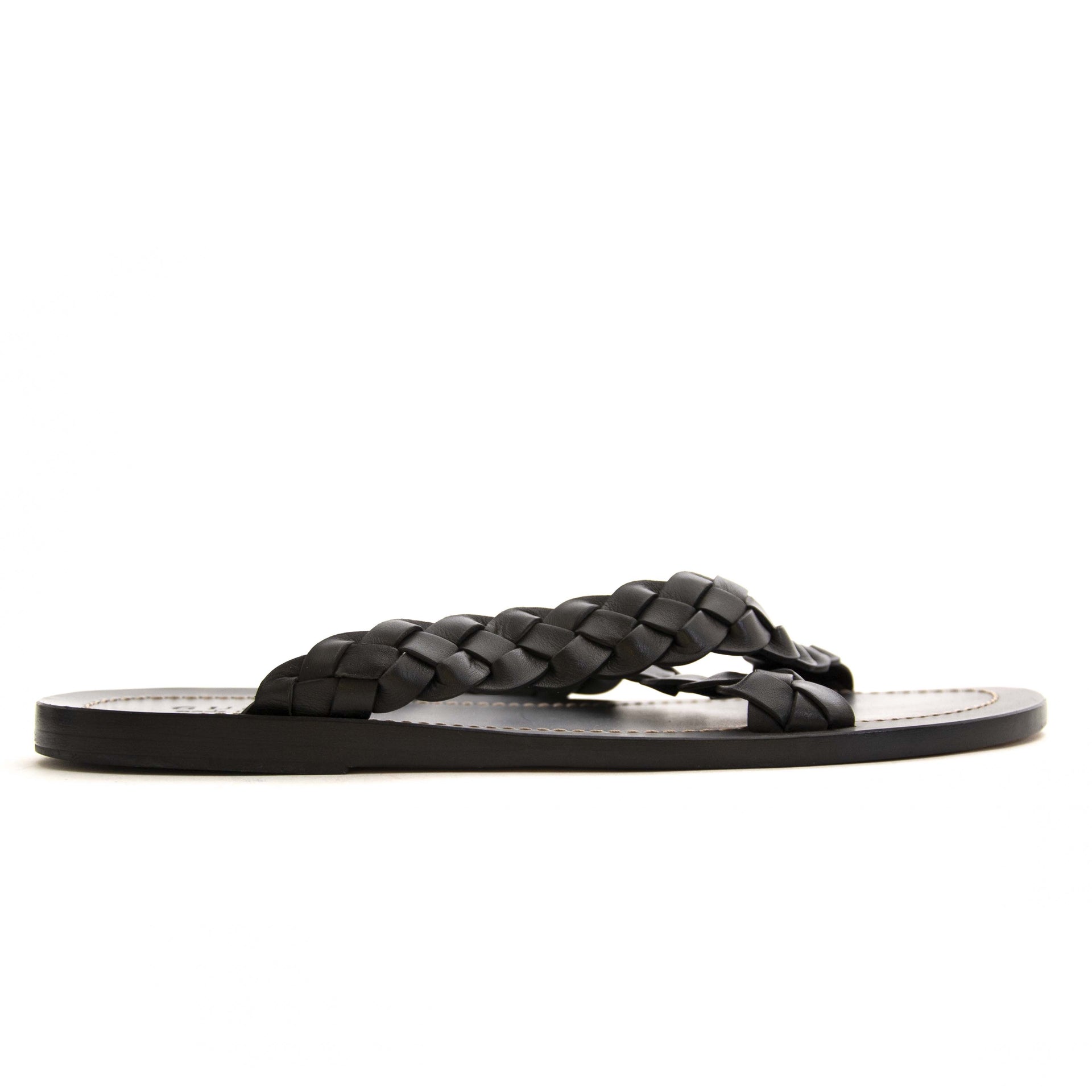 Gucci Black Leather Crossover Slides Unisex - Size 41. Buy authentic secondhand Gucci shoes at the right price at LabelLOV, safe and secure online shopping. Koop authentieke tweedehands Gucci schoenen aan de juiste prijs bij LabelLOV.