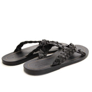 Gucci Black Leather Crossover Slides Unisex - Size 41. Buy authentic secondhand Gucci shoes at the right price at LabelLOV, safe and secure online shopping. Koop authentieke tweedehands Gucci schoenen aan de juiste prijs bij LabelLOV.