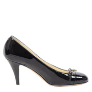 Authentieke Tweedehands Chanel Black Patent Silver Chain Logo Pumps juiste prijs veilig online shoppen luxe merken webshop winkelen Antwerpen België mode fashion