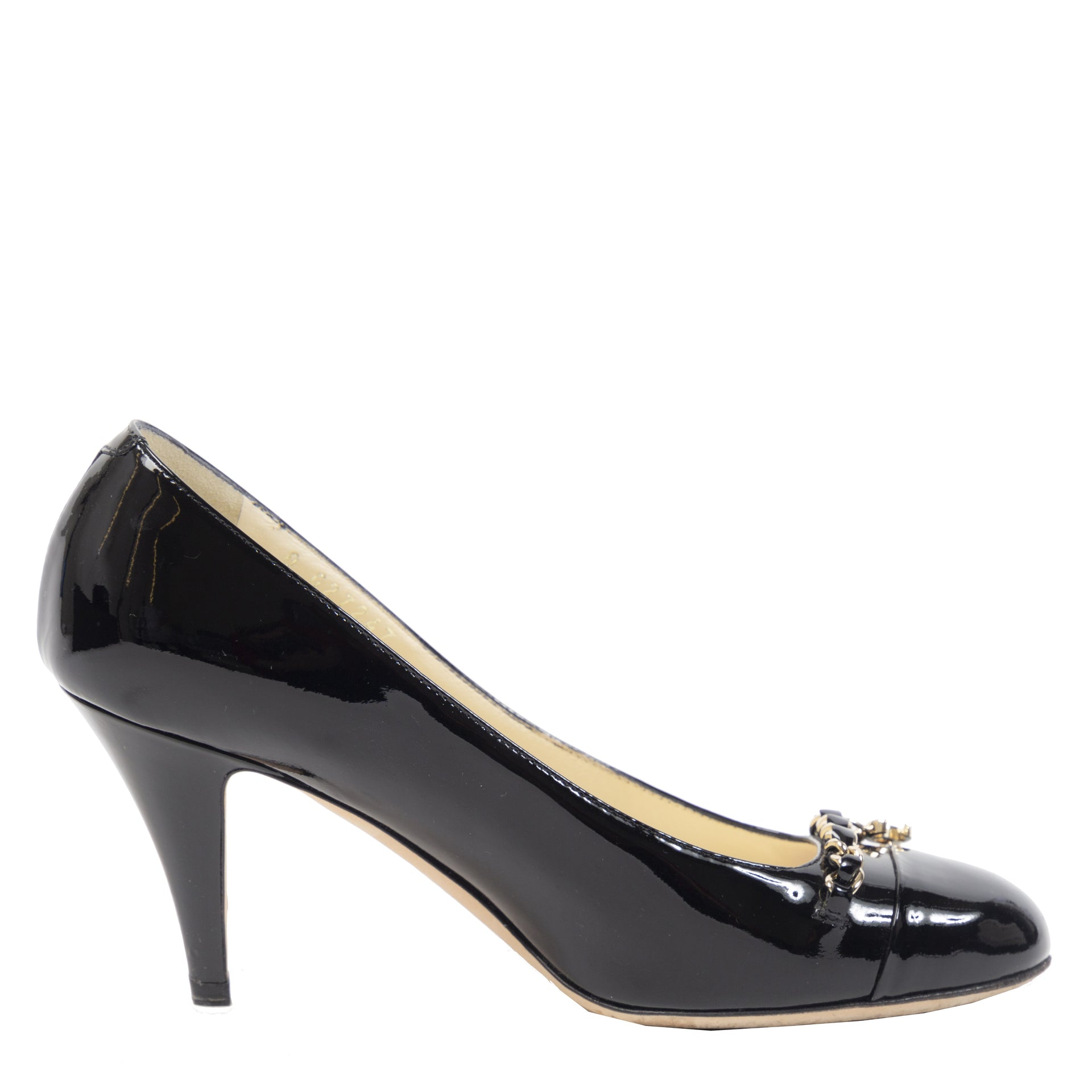 Authentieke Tweedehands Chanel Black Patent Silver Chain Logo Pumps juiste prijs veilig online shoppen luxe merken webshop winkelen Antwerpen België mode fashion