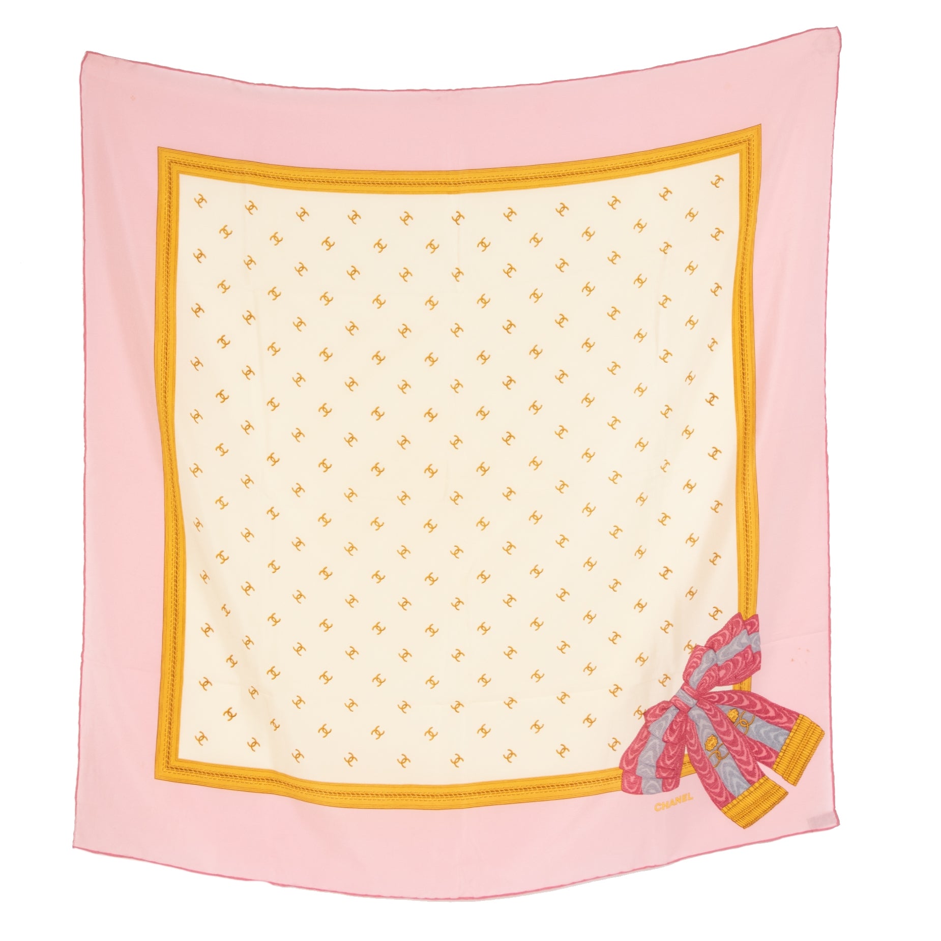 Chanel White Pink Monogram Scarf aan de beste prijs bij Labellov tweedehands luxe in Antwerpen