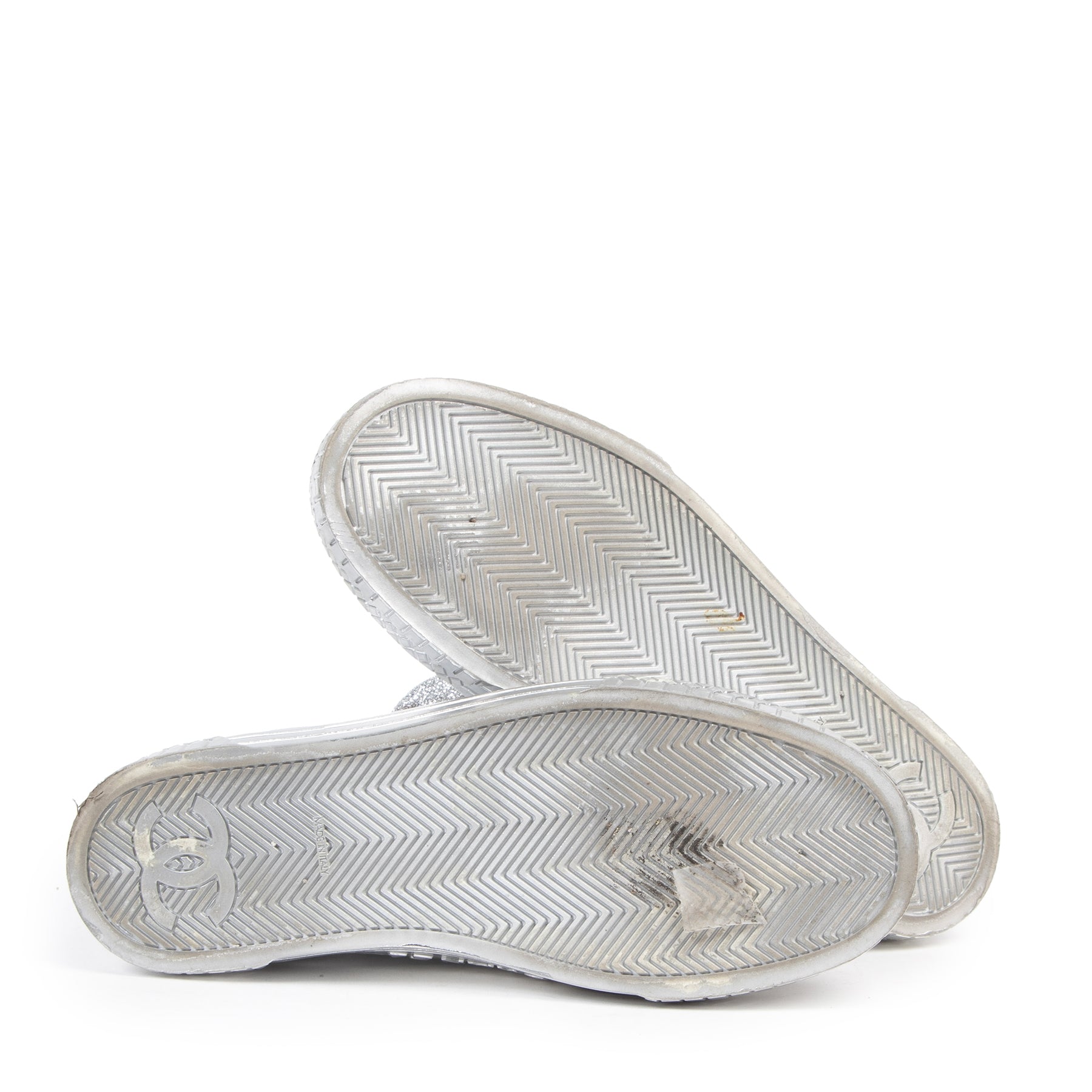 Chanel Silver Leather Sneakers aan de beste prijs te koop bij Labellov