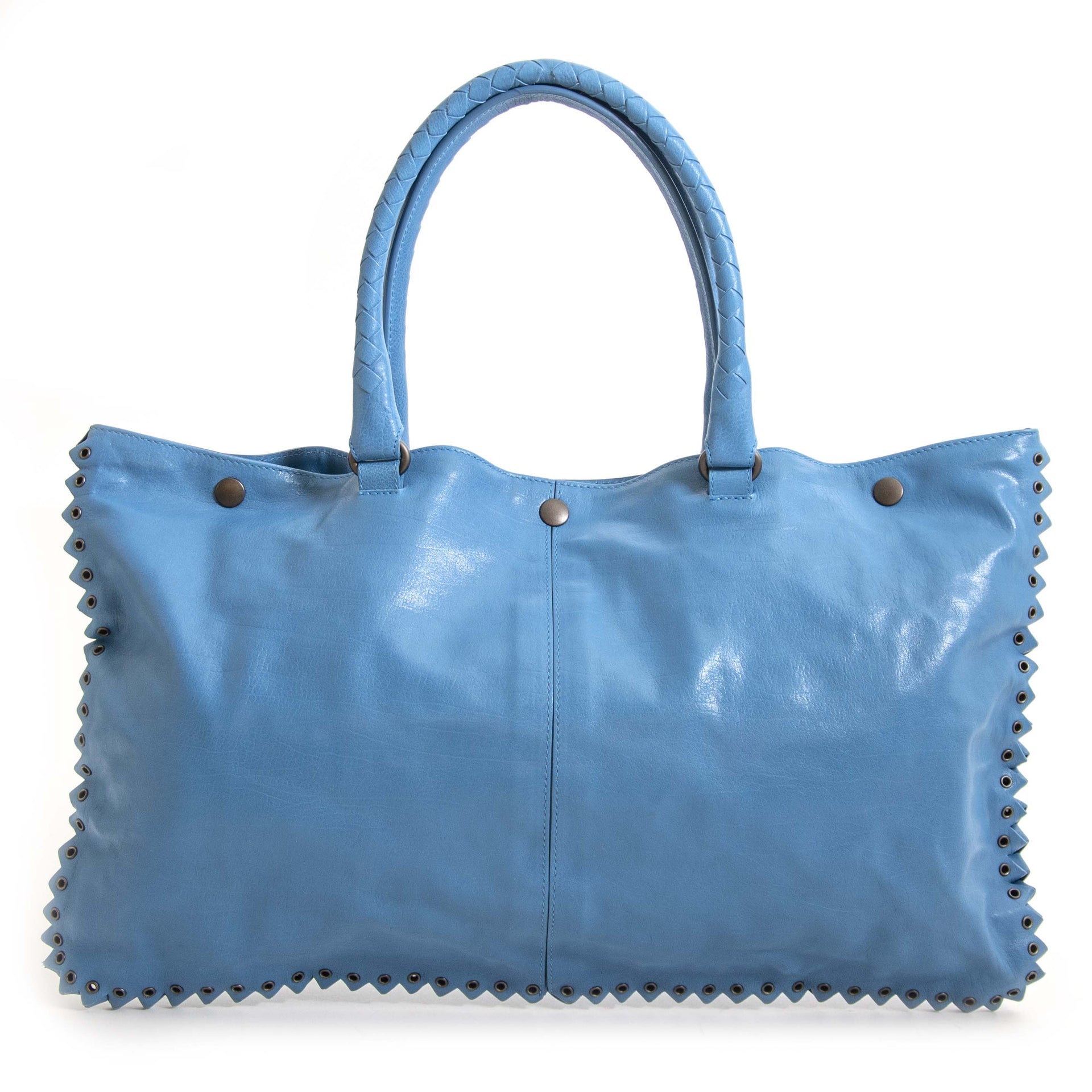 Blue Bottega Veneta Bag with Special Edge Detail. Buy authentic secondhand Bottega Veneta bags at Labellov vintage webshop for the lowest price. Koop authentieke tweedehands Bottega Veneta tassen bij Labellov vintage webshop aan de laagste prijs.