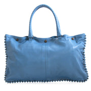 Blue Bottega Veneta Bag with Special Edge Detail. Buy authentic secondhand Bottega Veneta bags at Labellov vintage webshop for the lowest price. Koop authentieke tweedehands Bottega Veneta tassen bij Labellov vintage webshop aan de laagste prijs.
