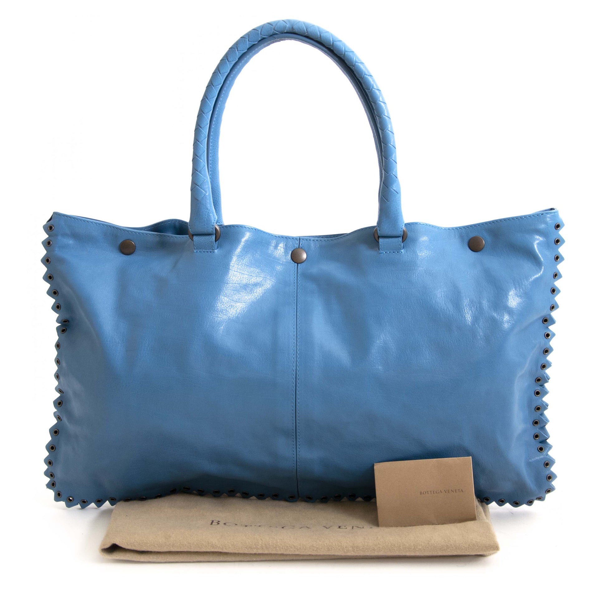 Blue Bottega Veneta Bag with Special Edge Detail. Buy authentic secondhand Bottega Veneta bags at Labellov vintage webshop for the lowest price. Koop authentieke tweedehands Bottega Veneta tassen bij Labellov vintage webshop aan de laagste prijs.