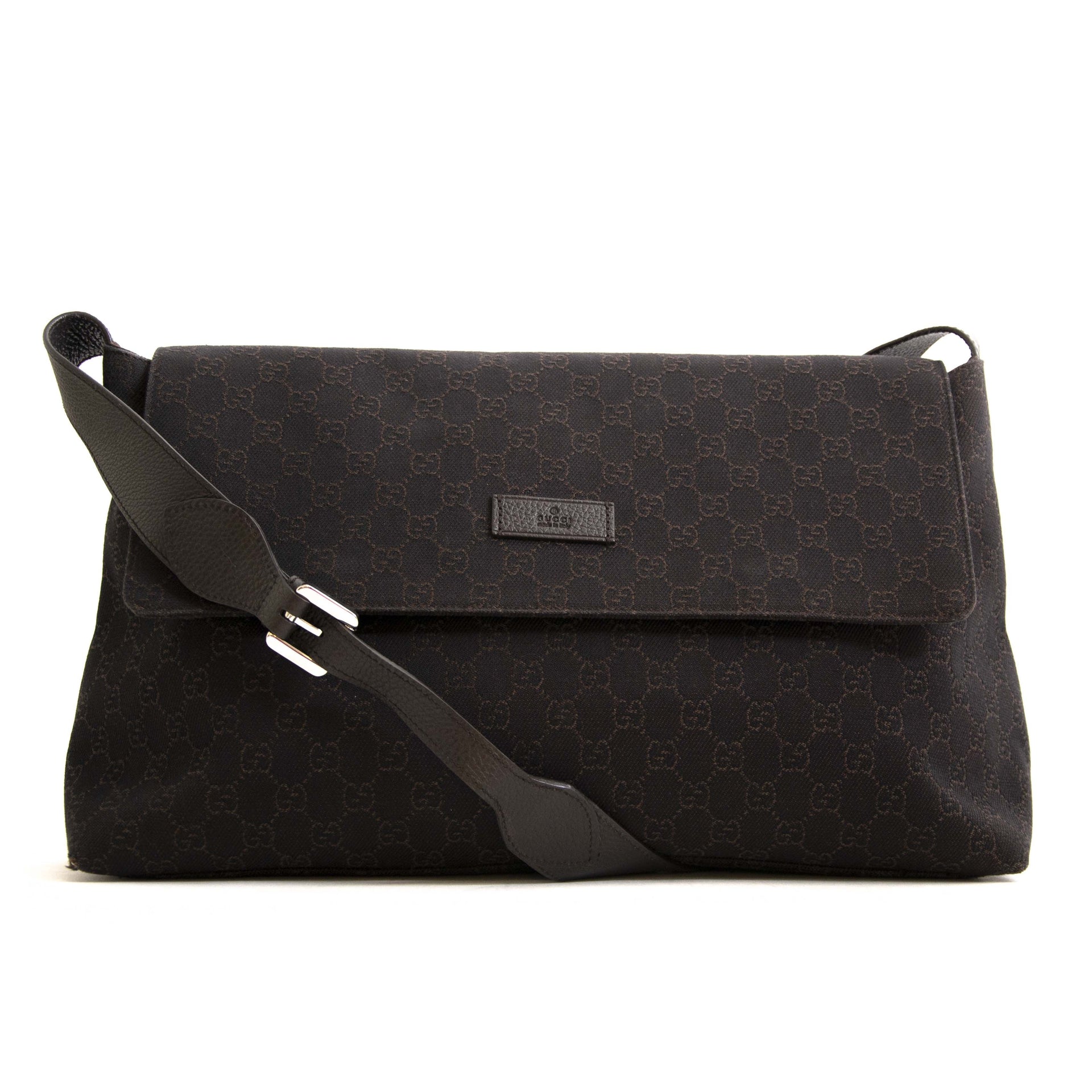 Gucci Dark Brown Monogram Canvas Flap Bag. Buy this authentic second hand vintage Gucci bag at online webshop LabelLOV. Safe and secure online shopping. Koop authentieke tweedehands Gucci tas bij online webshop Labellov.