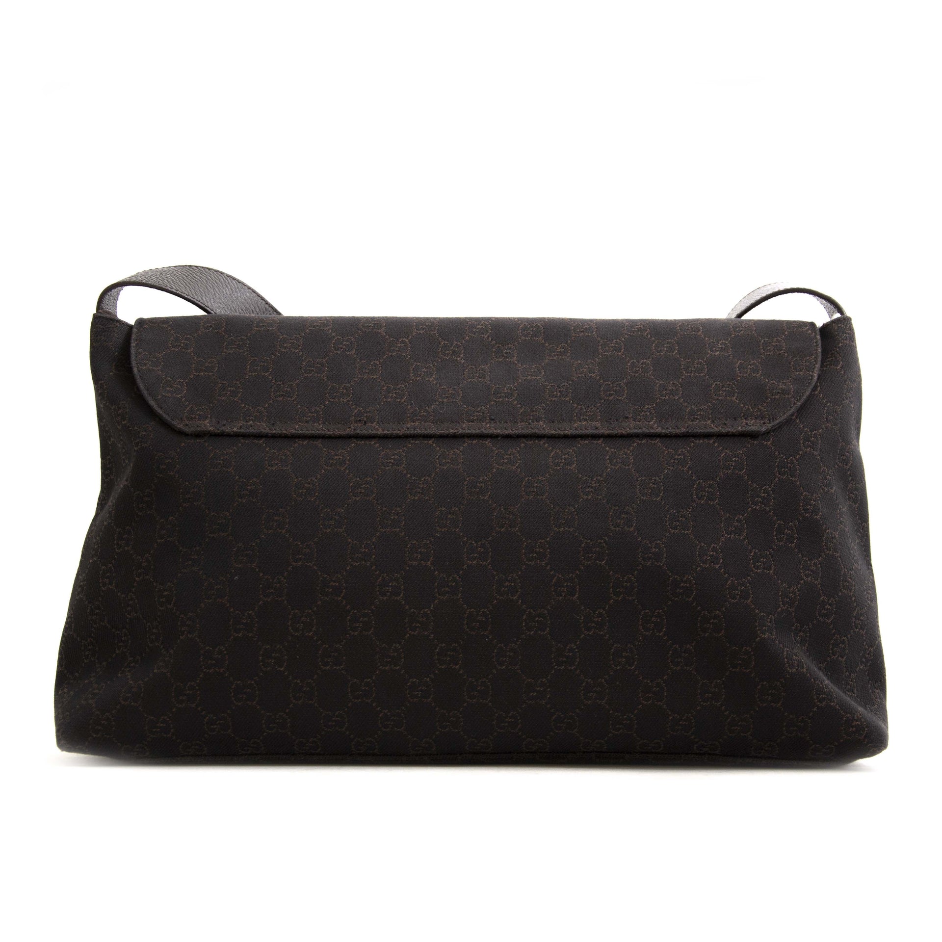 Gucci Dark Brown Monogram Canvas Flap Bag. Buy this authentic second hand vintage Gucci bag at online webshop LabelLOV. Safe and secure online shopping. Koop authentieke tweedehands Gucci tas bij online webshop Labellov.