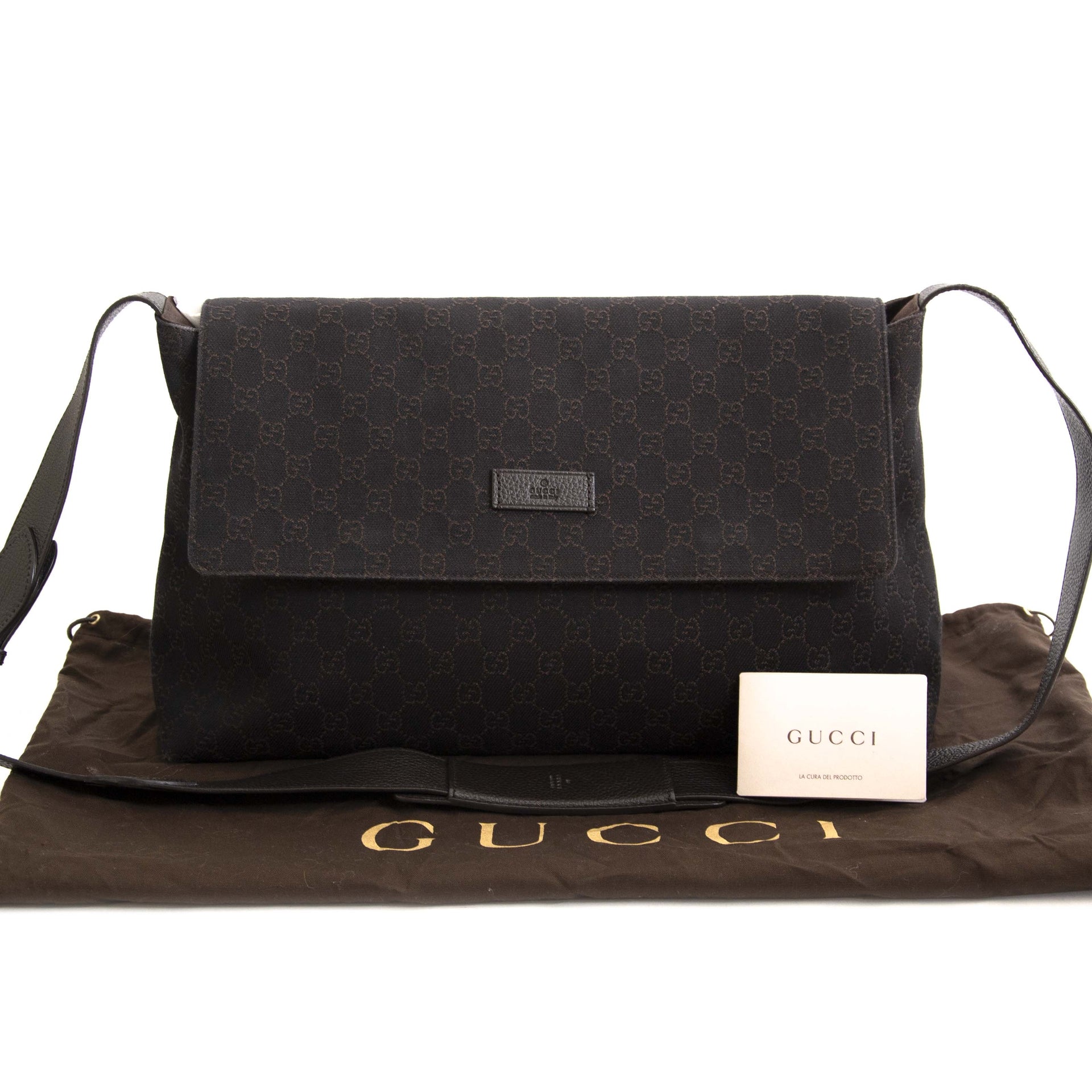 Gucci Dark Brown Monogram Canvas Flap Bag. Buy this authentic second hand vintage Gucci bag at online webshop LabelLOV. Safe and secure online shopping. Koop authentieke tweedehands Gucci tas bij online webshop Labellov.
