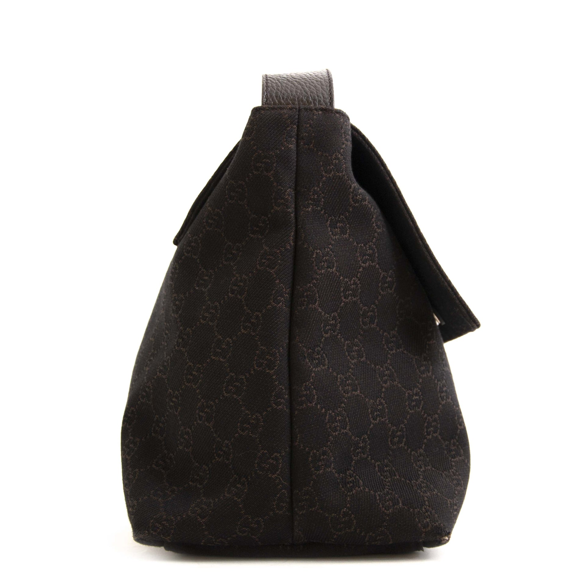 Gucci Dark Brown Monogram Canvas Flap Bag. Buy this authentic second hand vintage Gucci bag at online webshop LabelLOV. Safe and secure online shopping. Koop authentieke tweedehands Gucci tas bij online webshop Labellov.