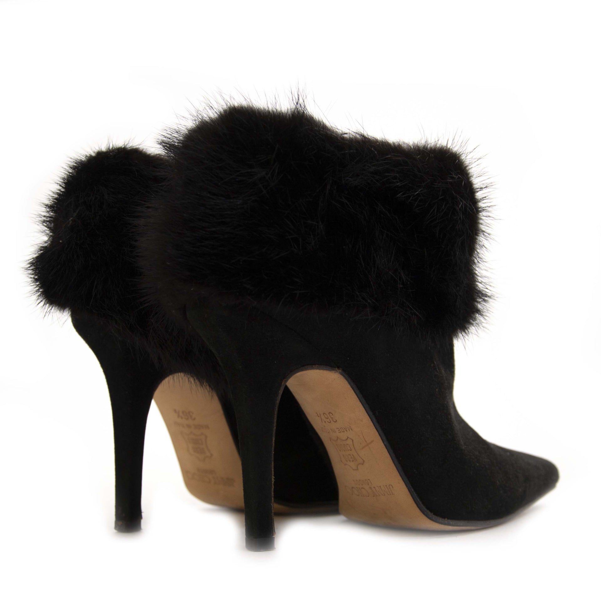 Jimmy Choo Black Pointed-Toe Fur Ankle Boots - Size 36,5. Now for sale at labellov.com for the best price. Op zoek naar Jimmy Choo ankle boots? Nu te koop bij labellov.com tegen de beste prijs.