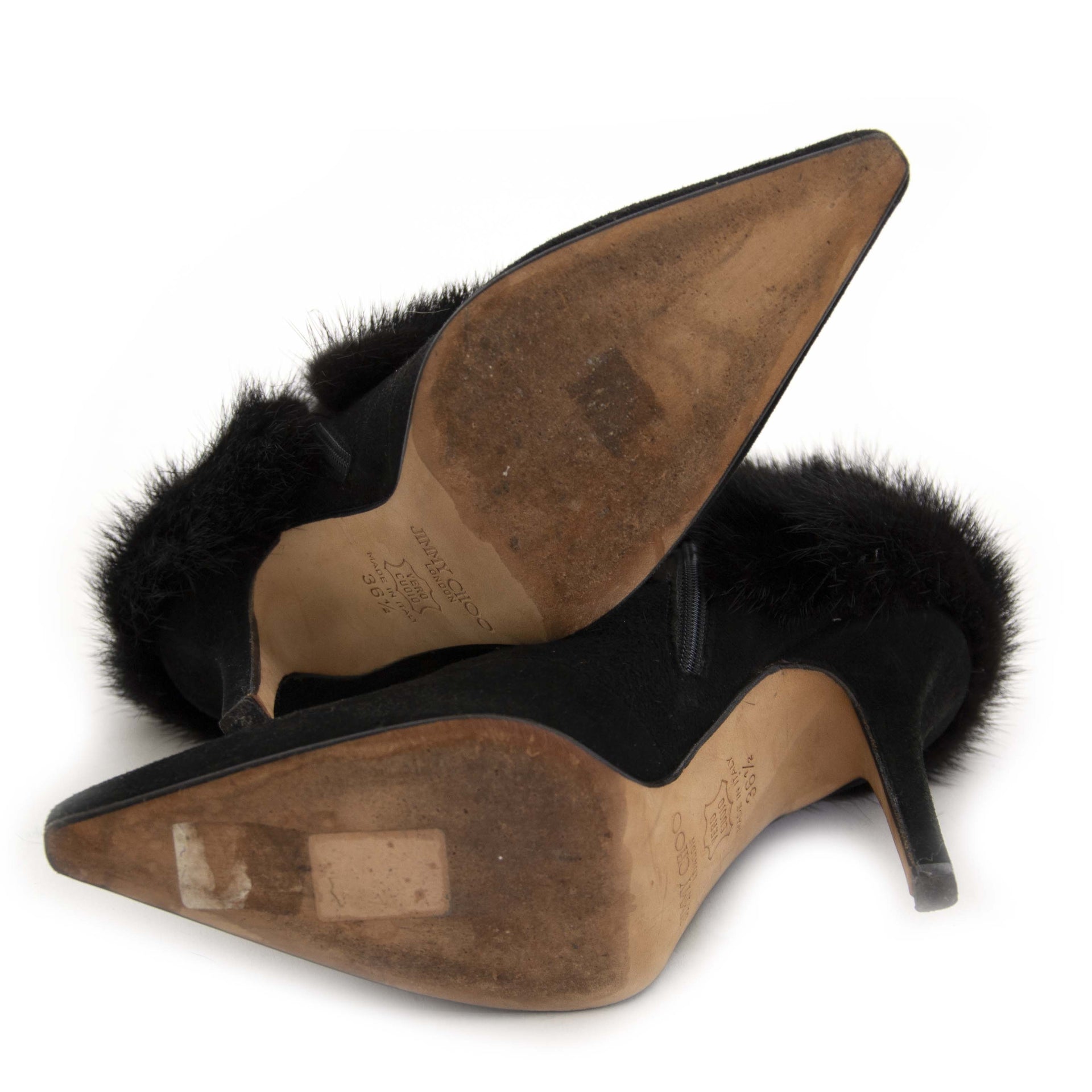 Jimmy Choo Black Pointed-Toe Fur Ankle Boots - Size 36,5. Now for sale at labellov.com for the best price. Op zoek naar Jimmy Choo ankle boots? Nu te koop bij labellov.com tegen de beste prijs.